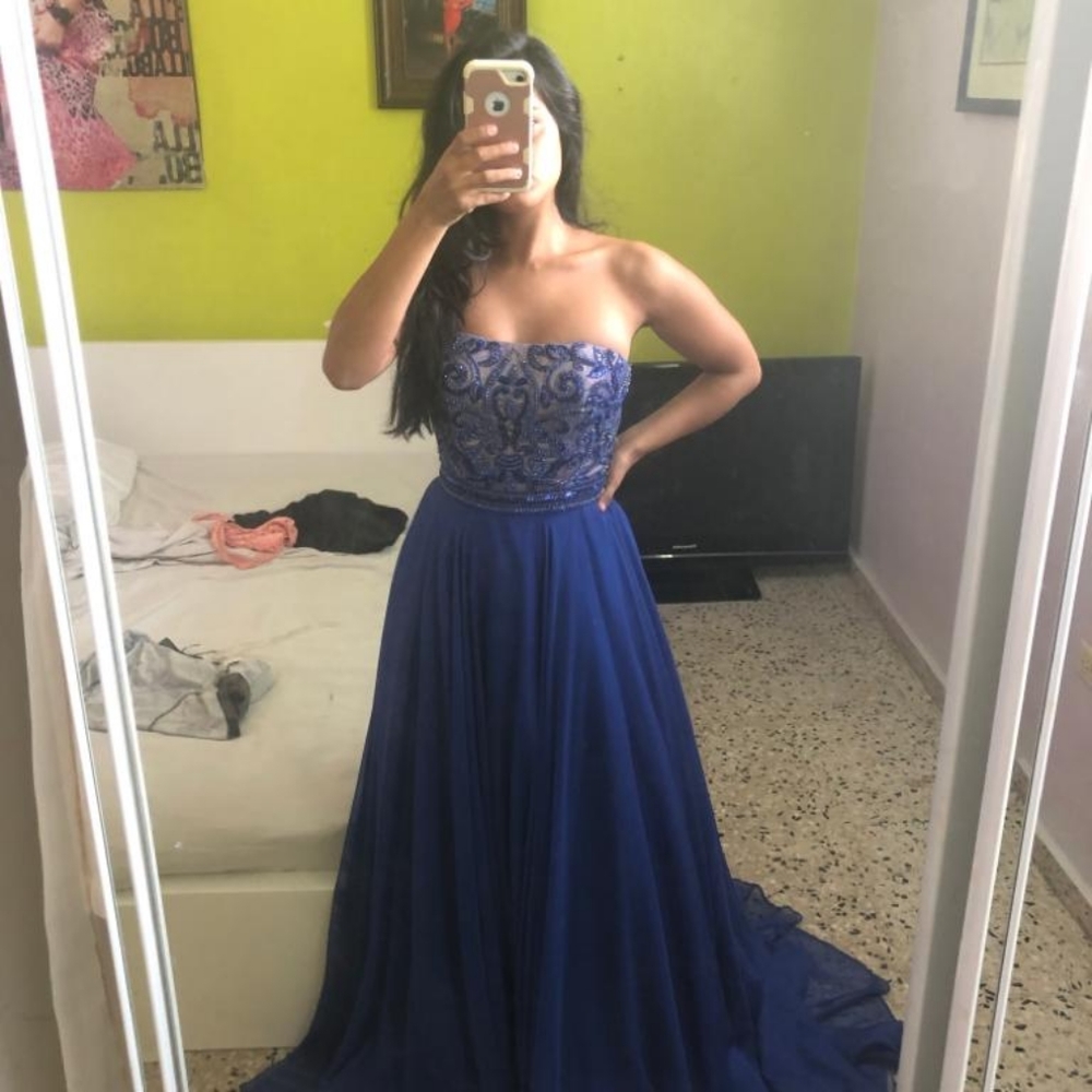 Dress used once like  brand new!!!